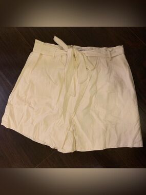 Women's Cream Tie-Waist Shorts